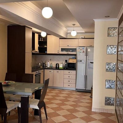 Alquiler de un espacioso apartamento de 3 habitaciones, 125 m², centro de la ciudad, Belgrado, Serbia